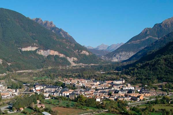 Vistas de Biescas, una población en pleno Pirineo