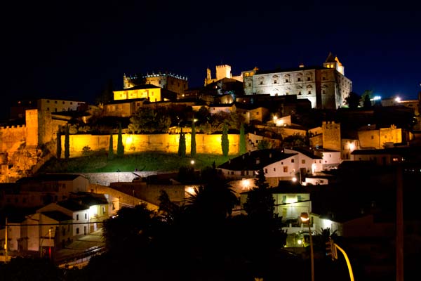 Vista de Cáceres por la noche, un lugar realmente romántico