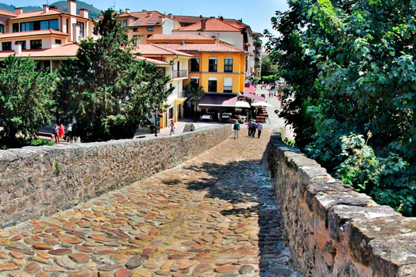 Vista desde el puente romano de Cangas de Onís