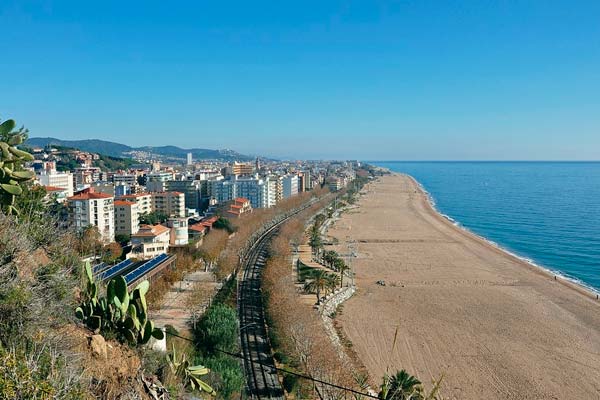 Vista de la ciudad de Castelldefels y su playa