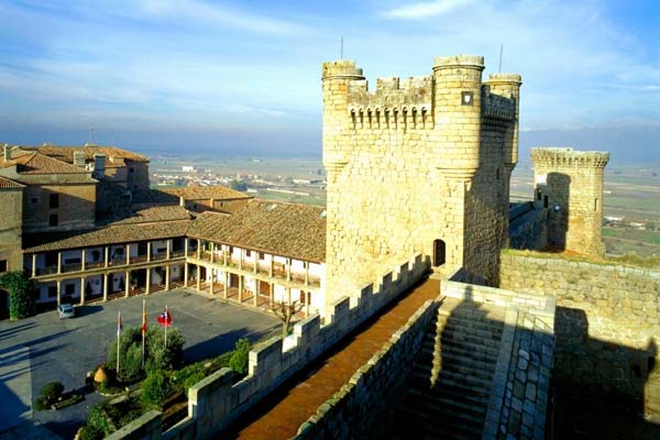 Disfruta de las vistas medievales de Oropesa desde tu hotel con jacuzzi