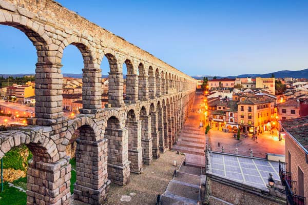 Segovia te ofrece un viaje romántico a través de sus hoteles con jacuzzi en la habitación