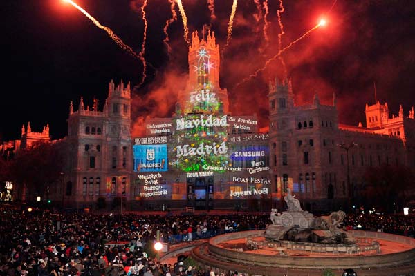 Celebración durante el fin de año en Madrid, en la Puerta del Sol
