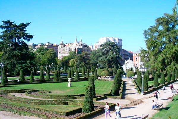 Vistas de un espacio del Parque del Retiro