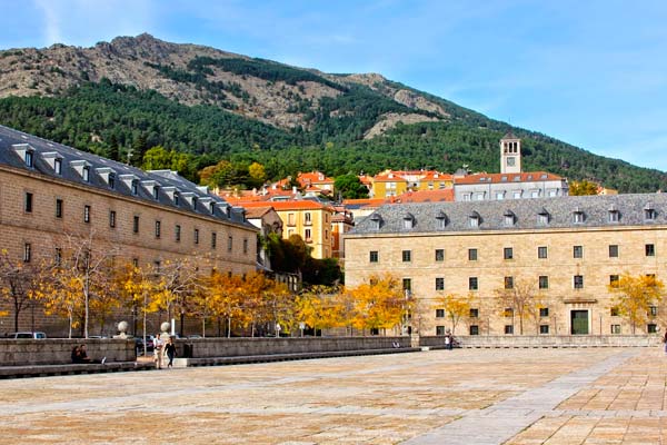 San Lorenzo del Escorial ofrece hoteles románticos equipados con jacuzzi